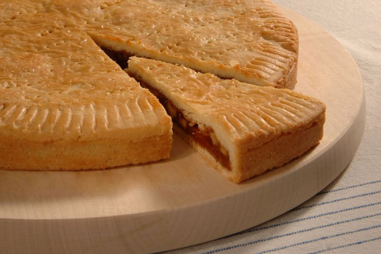 Bündner Nusstorte mit 10% Butter, EH6/10 (2140-2141)